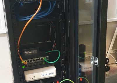 Armoire réseau renfermant équipement réseau d'une entreprise près de Perpignan